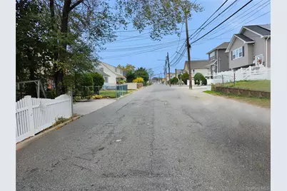 44 Carnegie Avenue, Elmont, NY 11003 - Photo 5