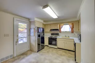 37 Hanford St, Middletown, NY 10940 - Photo 11