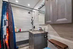 54 Hickory Ln, Levittown, NY 11756 - Photo 9