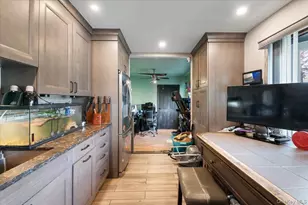 54 Hickory Ln, Levittown, NY 11756 - Photo 7