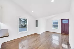 21 Ireland Pl, Copiague, NY 11726 - Photo 13