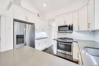 21 Ireland Place, Copiague, NY 11726 - Photo 15