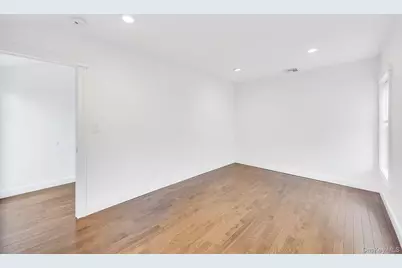 21 Ireland Place, Copiague, NY 11726 - Photo 25