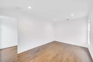 21 Ireland Pl, Copiague, NY 11726 - Photo 25