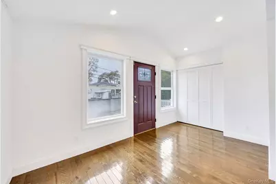 21 Ireland Place, Copiague, NY 11726 - Photo 9
