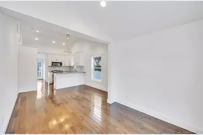 21 Ireland Place, Copiague, NY 11726 - Photo 11