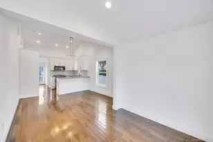 21 Ireland Pl, Copiague, NY 11726 - Photo 11