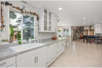 19 Wayside Lane, Wantagh, NY 11793 - Photo 11