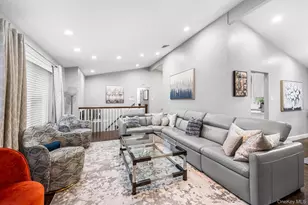 25 Hitching Post Ln, Glen Cove, NY 11542 - Photo 9