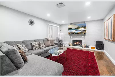 25 Hitching Post Lane, Glen Cove, NY 11542 - Photo 23