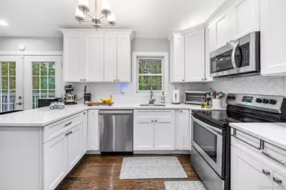 25 Hitching Post Lane, Glen Cove, NY 11542 - Photo 11