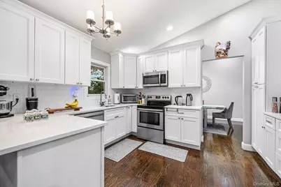 25 Hitching Post Lane, Glen Cove, NY 11542 - Photo 13