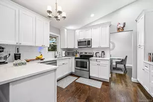 25 Hitching Post Ln, Glen Cove, NY 11542 - Photo 13