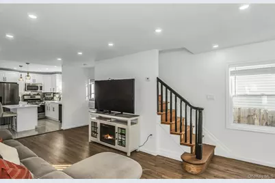 42 13th Street, Locust Valley, NY 11560 - Photo 9