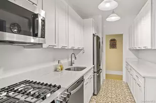 43 Calton Rd, New Rochelle, NY 10804 - Photo 13