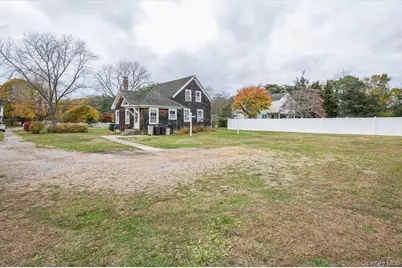 811 Locust Avenue, Bohemia, NY 11716 - Photo 21