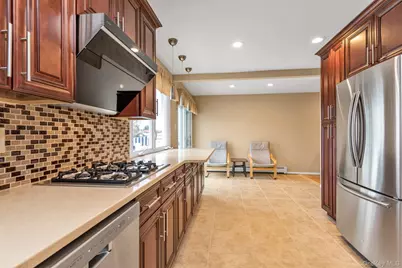 2884 Bay Drive, Merrick, NY 11566 - Photo 7