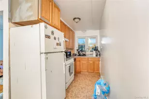 62-23 69th Pl, Middle Village, NY 11379 - Photo 11