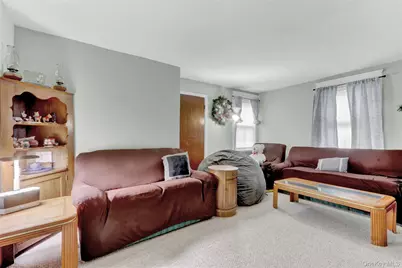 60 Lincoln Avenue, Sayville, NY 11782 - Photo 5