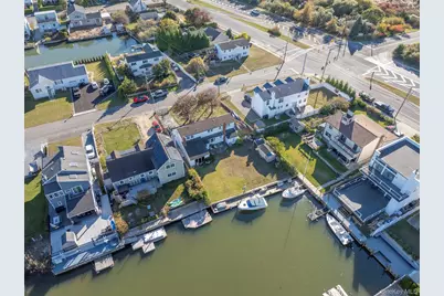 7 Fairlawn Court, Shirley, NY 11967 - Photo 3