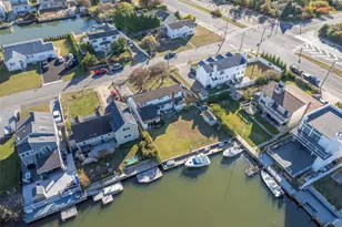 7 Fairlawn Ct, Shirley, NY 11967 - Photo 3