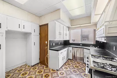 6613 10th Avenue, Brooklyn, NY 11219 - Photo 13