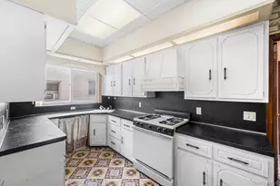 6613 10th Ave, Brooklyn, NY 11219 - Photo 15