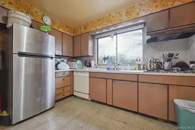 122 Haypath Road, Bethpage, NY 11714 - Photo 9