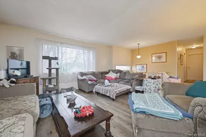 122 Haypath Road, Bethpage, NY 11714 - Photo 5