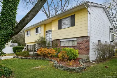 122 Haypath Road, Bethpage, NY 11714 - Photo 3