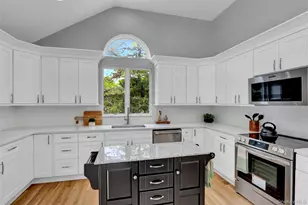 23 Red Creek Cir, Hampton Bays, NY 11946 - Photo 15