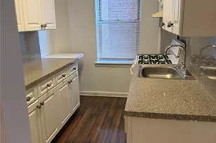 325 E 201st St, Bronx, NY 10458 - Photo 17