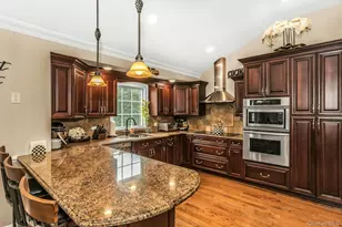 944 Plum Tree Rd W, Westbury, NY 11590 - Photo 9