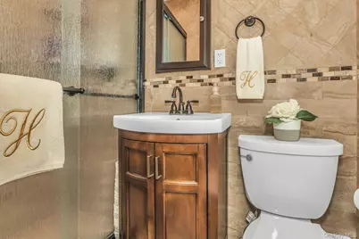 944 Plum Tree Road W, Westbury, NY 11590 - Photo 15