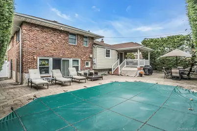 944 Plum Tree Road W, Westbury, NY 11590 - Photo 27