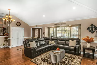 944 Plum Tree Road W, Westbury, NY 11590 - Photo 5