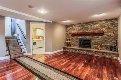 11 Mohegan Lane, Commack, NY 11725 - Photo 17