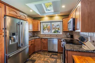 11 Mohegan Ln, Commack, NY 11725 - Photo 7