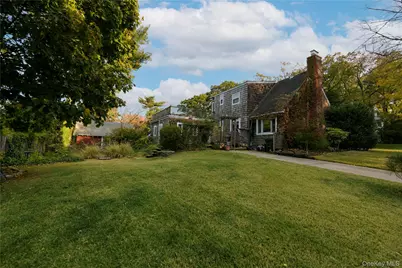 301 Park Lane, Douglaston, NY 11363 - Photo 5