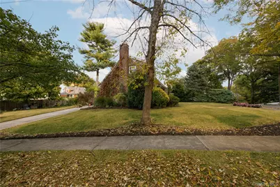 301 Park Lane, Douglaston, NY 11363 - Photo 3