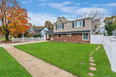 200 Willowood Drive, Wantagh, NY 11793 - Photo 3