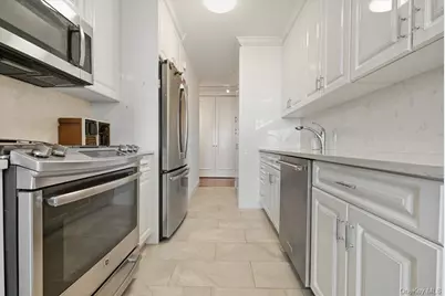 27010 Grand Central Parkway #17K, Floral Park, NY 11005 - Photo 13