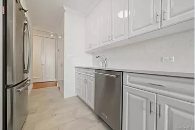 27010 Grand Central Parkway #17K, Floral Park, NY 11005 - Photo 15