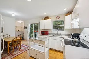 9 Shinnecock Ave, East Quogue, NY 11942 - Photo 17