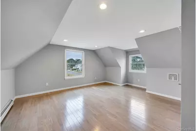 390 Parkside Court, Copiague, NY 11726 - Photo 13