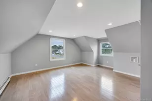 390 Parkside Ct, Copiague, NY 11726 - Photo 13