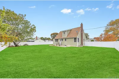 390 Parkside Court, Copiague, NY 11726 - Photo 25