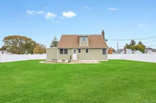 390 Parkside Ct, Copiague, NY 11726 - Photo 23