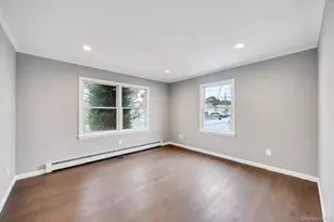 390 Parkside Ct, Copiague, NY 11726 - Photo 15