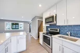 390 Parkside Ct, Copiague, NY 11726 - Photo 9